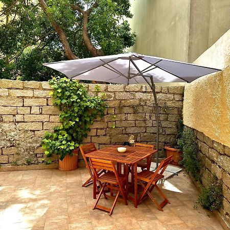 Spacious 3-Bedroom Apartment With Courtyard In Tempio Pausania - Perfect For Families エクステリア 写真