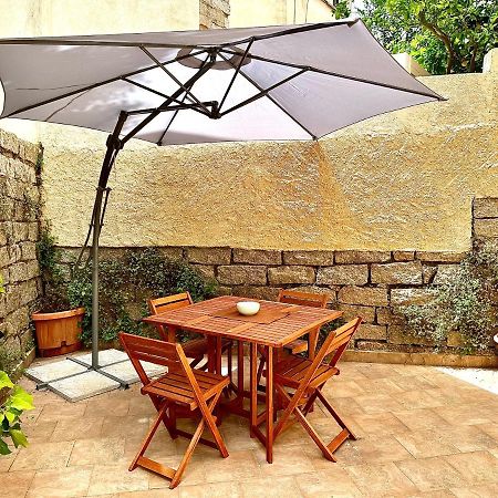 Spacious 3-Bedroom Apartment With Courtyard In Tempio Pausania - Perfect For Families エクステリア 写真