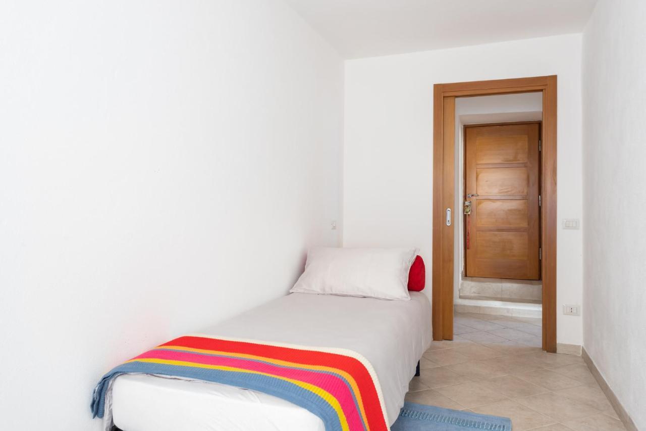 Spacious 3-Bedroom Apartment With Courtyard In Tempio Pausania - Perfect For Families エクステリア 写真