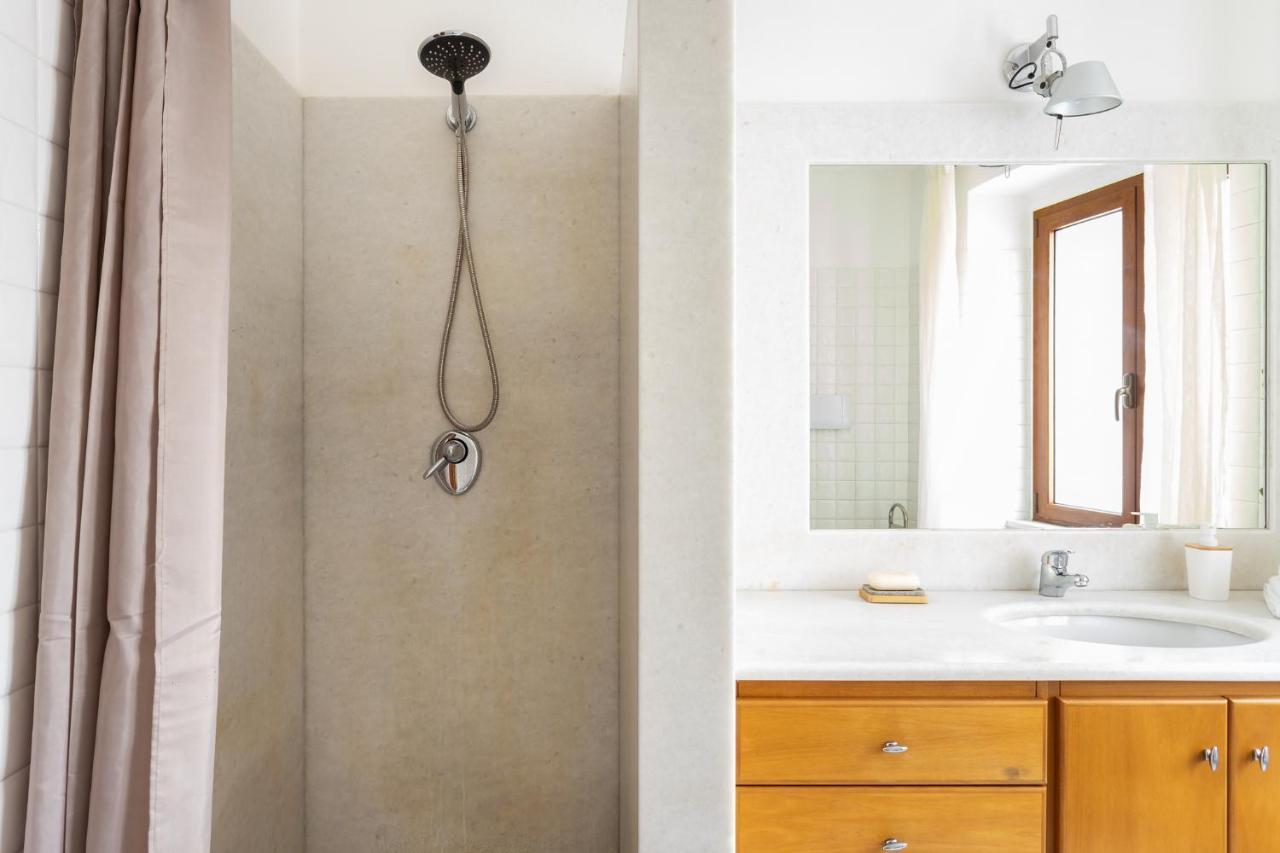 Spacious 3-Bedroom Apartment With Courtyard In Tempio Pausania - Perfect For Families エクステリア 写真