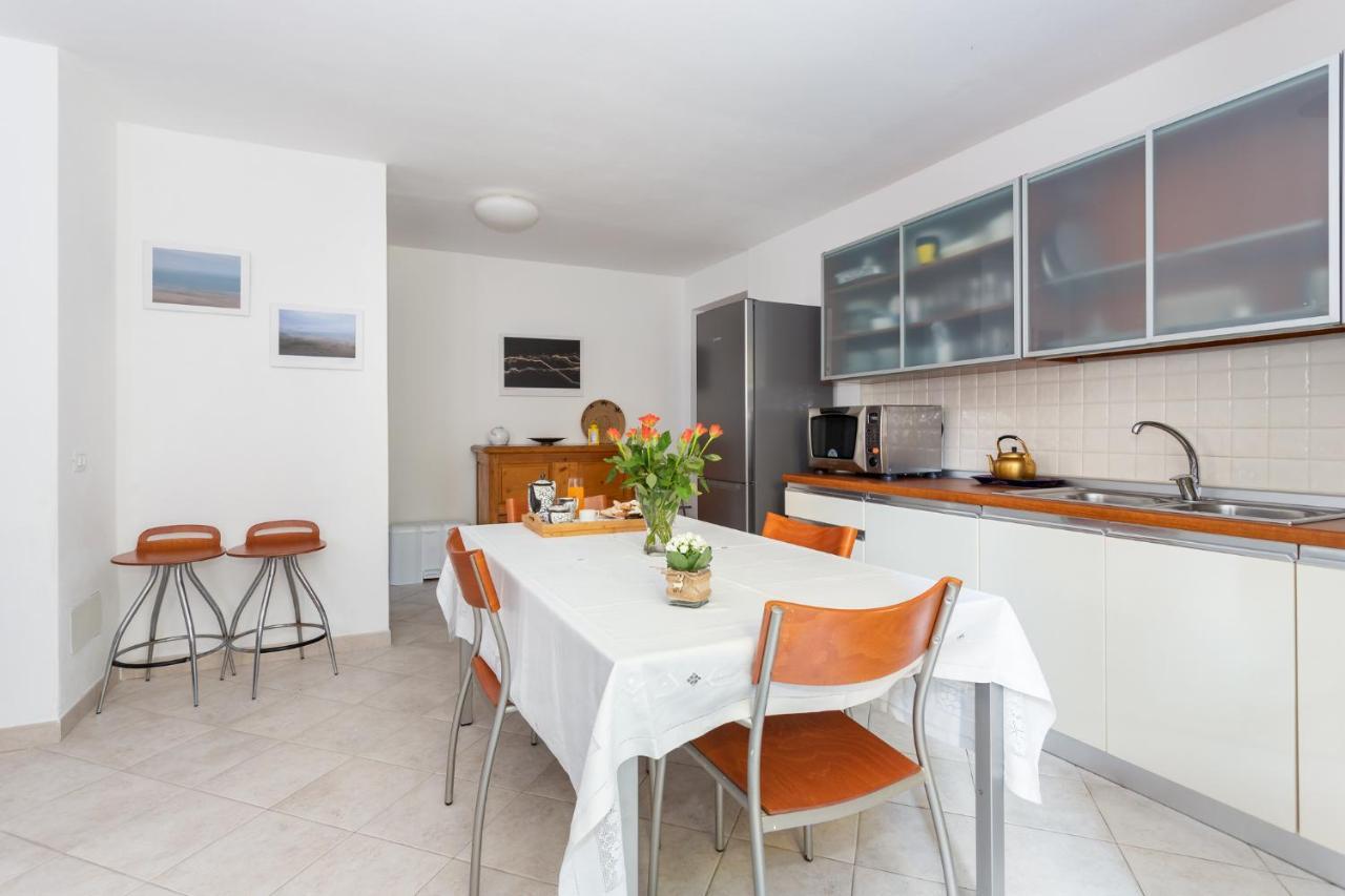 Spacious 3-Bedroom Apartment With Courtyard In Tempio Pausania - Perfect For Families エクステリア 写真