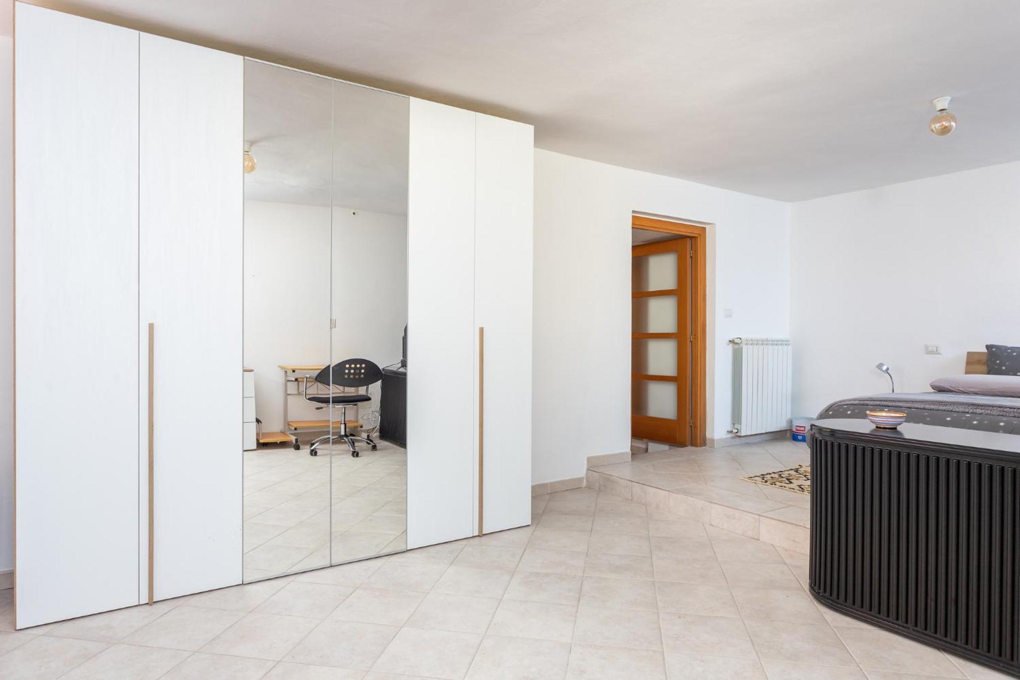 Spacious 3-Bedroom Apartment With Courtyard In Tempio Pausania - Perfect For Families エクステリア 写真