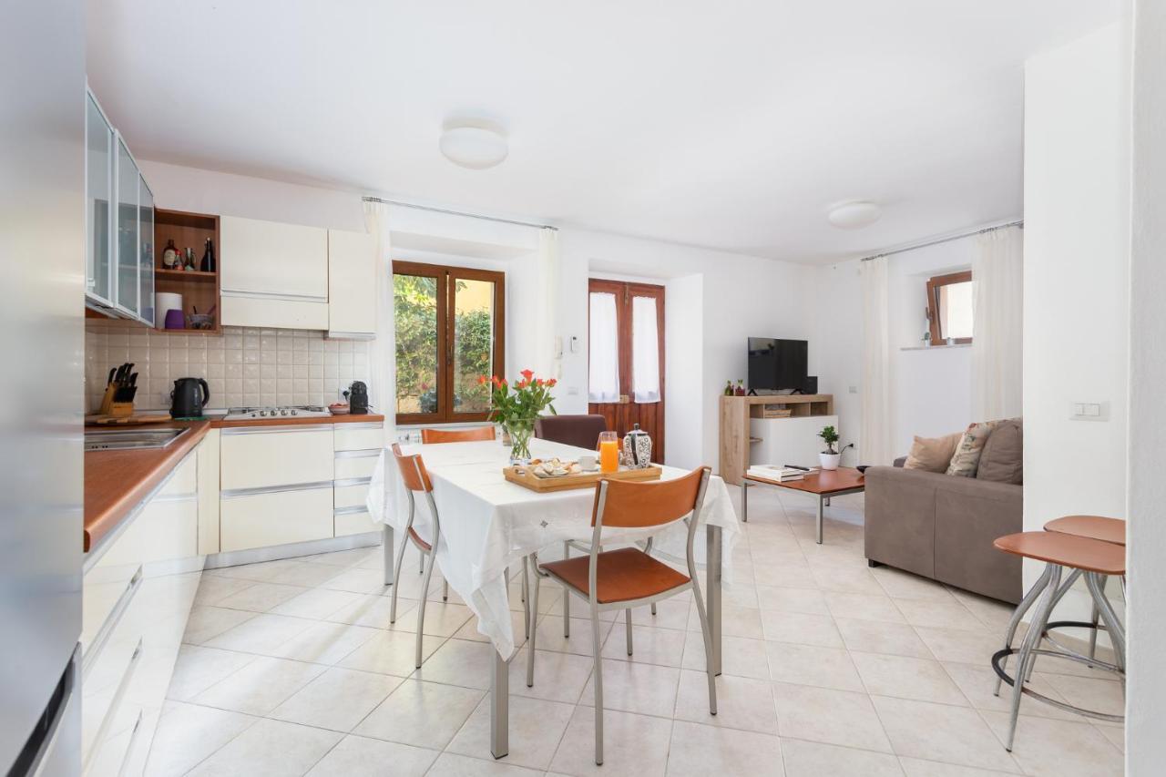 Spacious 3-Bedroom Apartment With Courtyard In Tempio Pausania - Perfect For Families エクステリア 写真