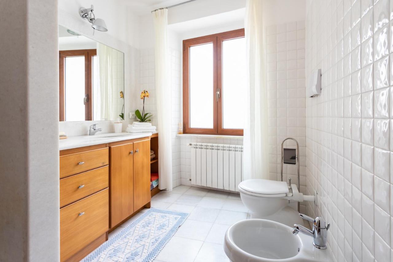 Spacious 3-Bedroom Apartment With Courtyard In Tempio Pausania - Perfect For Families エクステリア 写真