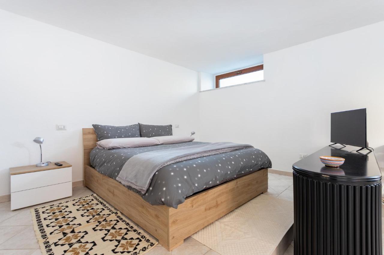 Spacious 3-Bedroom Apartment With Courtyard In Tempio Pausania - Perfect For Families エクステリア 写真