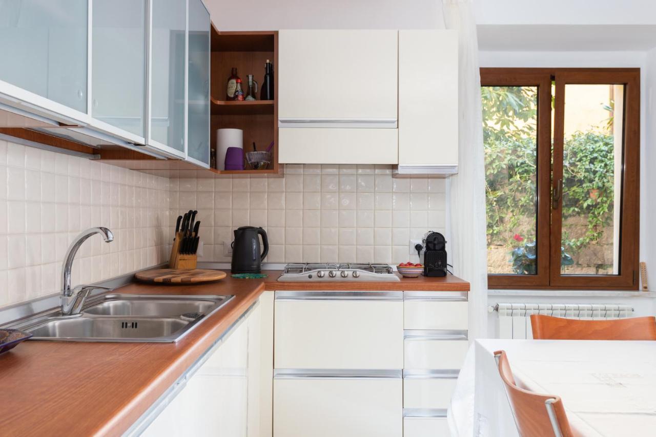 Spacious 3-Bedroom Apartment With Courtyard In Tempio Pausania - Perfect For Families エクステリア 写真