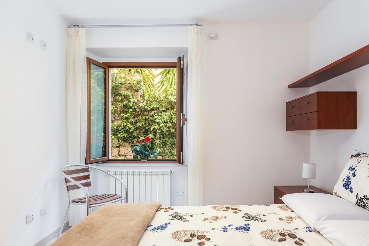 Spacious 3-Bedroom Apartment With Courtyard In Tempio Pausania - Perfect For Families エクステリア 写真