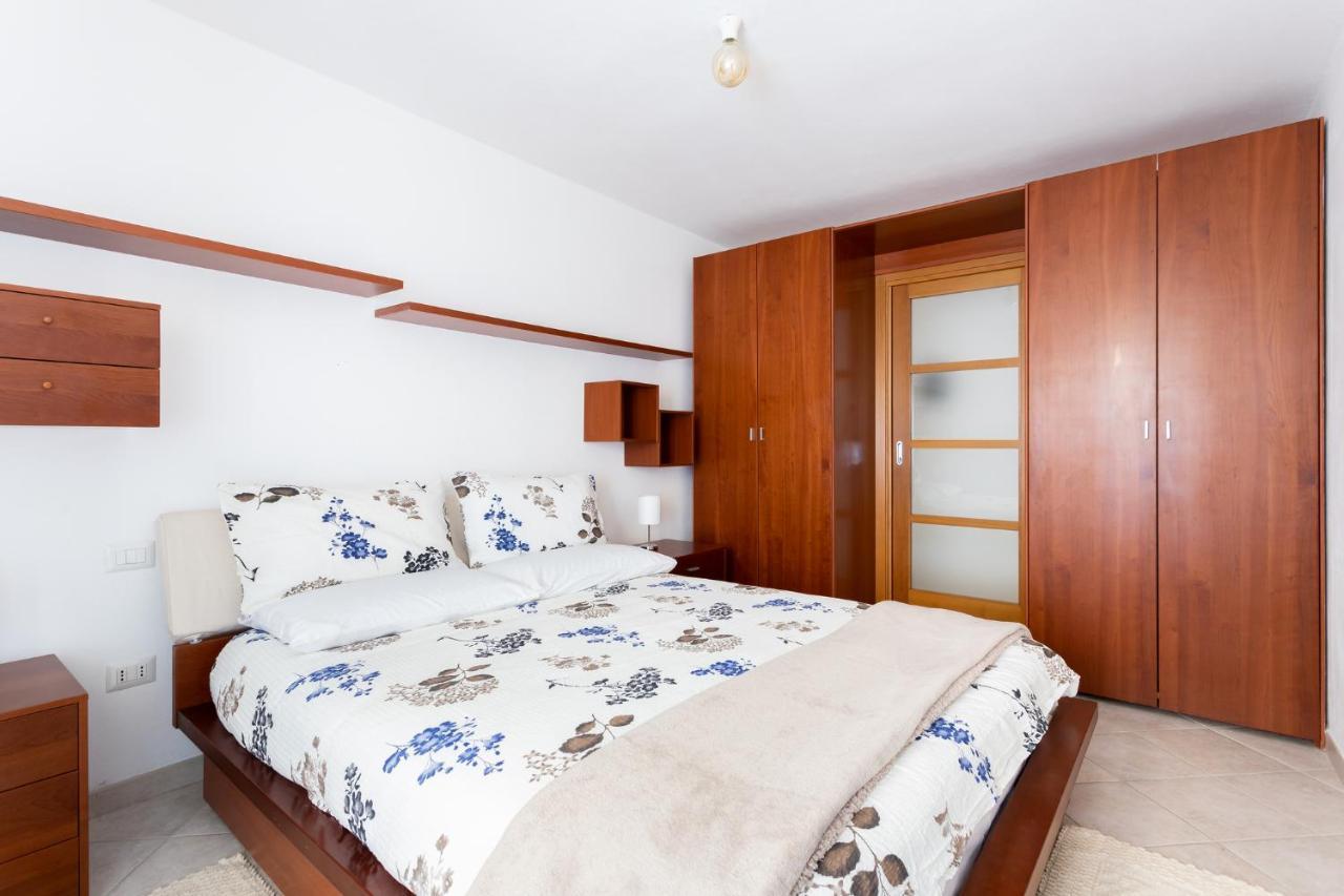 Spacious 3-Bedroom Apartment With Courtyard In Tempio Pausania - Perfect For Families エクステリア 写真
