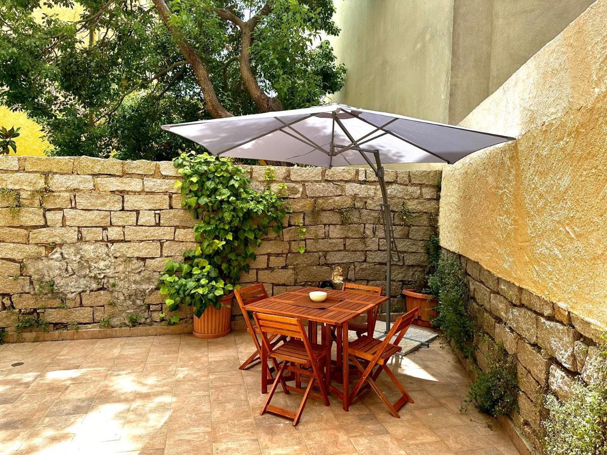Spacious 3-Bedroom Apartment With Courtyard In Tempio Pausania - Perfect For Families エクステリア 写真