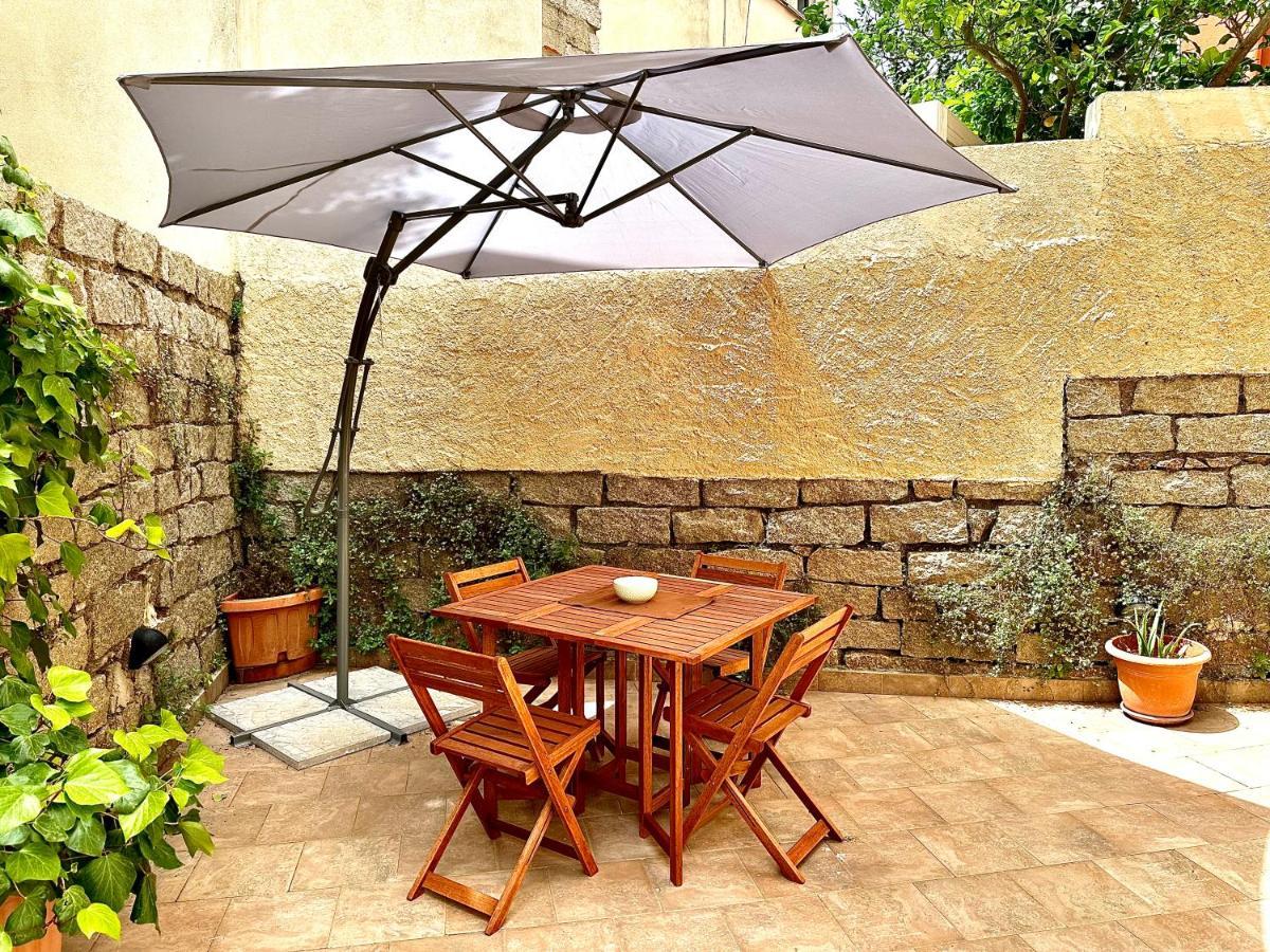 Spacious 3-Bedroom Apartment With Courtyard In Tempio Pausania - Perfect For Families エクステリア 写真